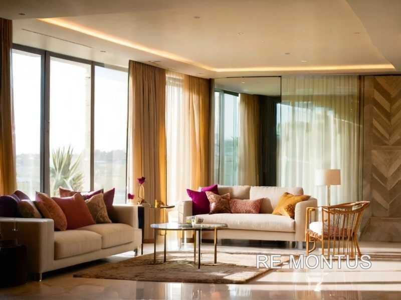 Как использовать зеркала и стеклянные панели для расширения пространства